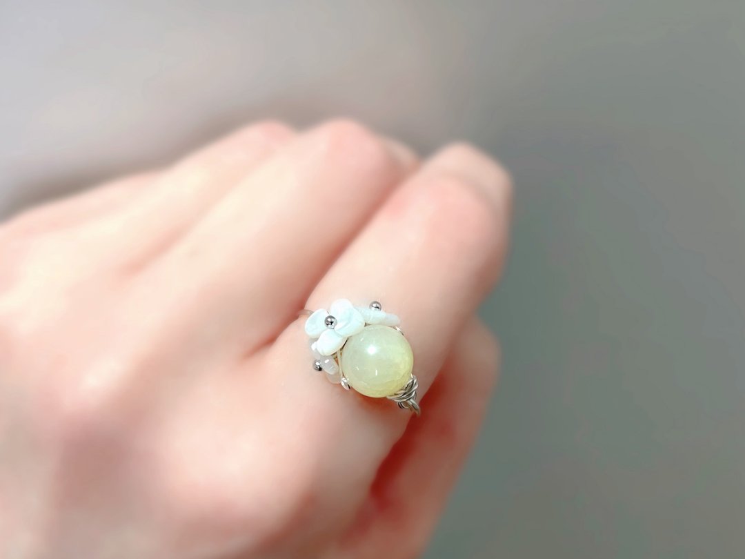 Blossoms - Smithsonite and White Pearl Wire Ring - 戒指 - 宝石 黄色