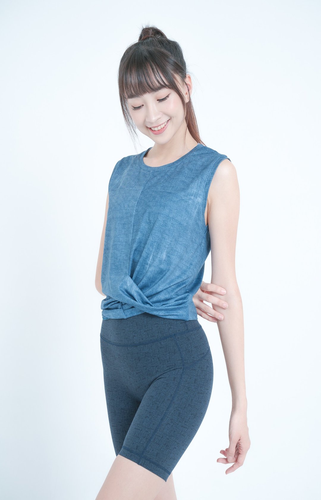 春夏穿搭【Yoga Flow】Twist Hem Shirt - Bright Denim 快速出货 - 女装瑜珈服 - 聚酯纤维 