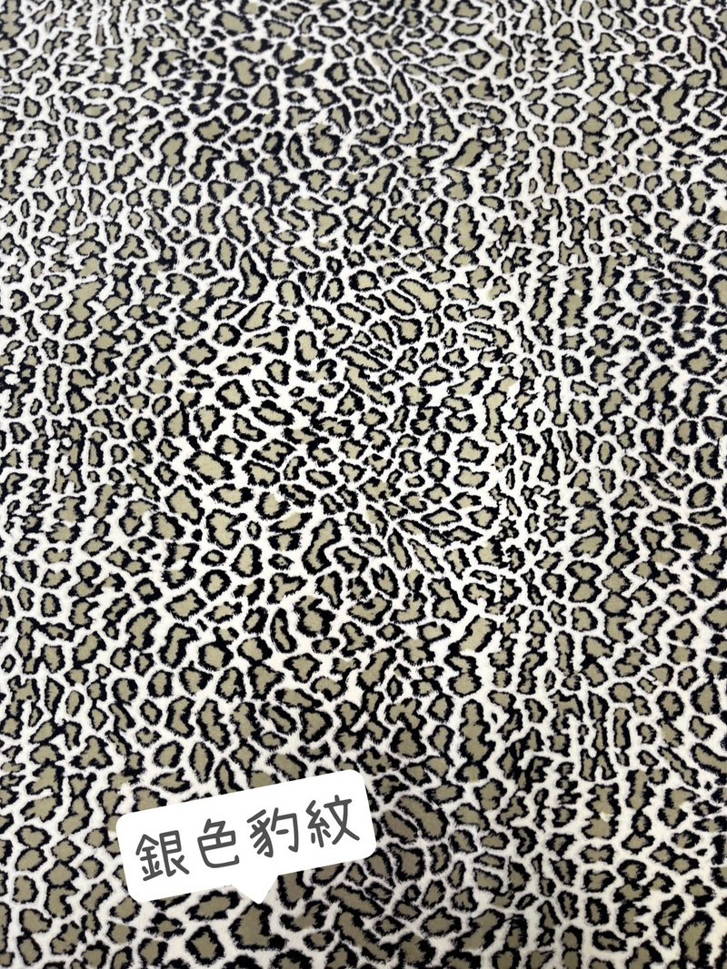 宠物专用车后垫  银色豹纹 外包尺寸约135X145厘米 - 床垫/笼子 - 其他人造纤维 
