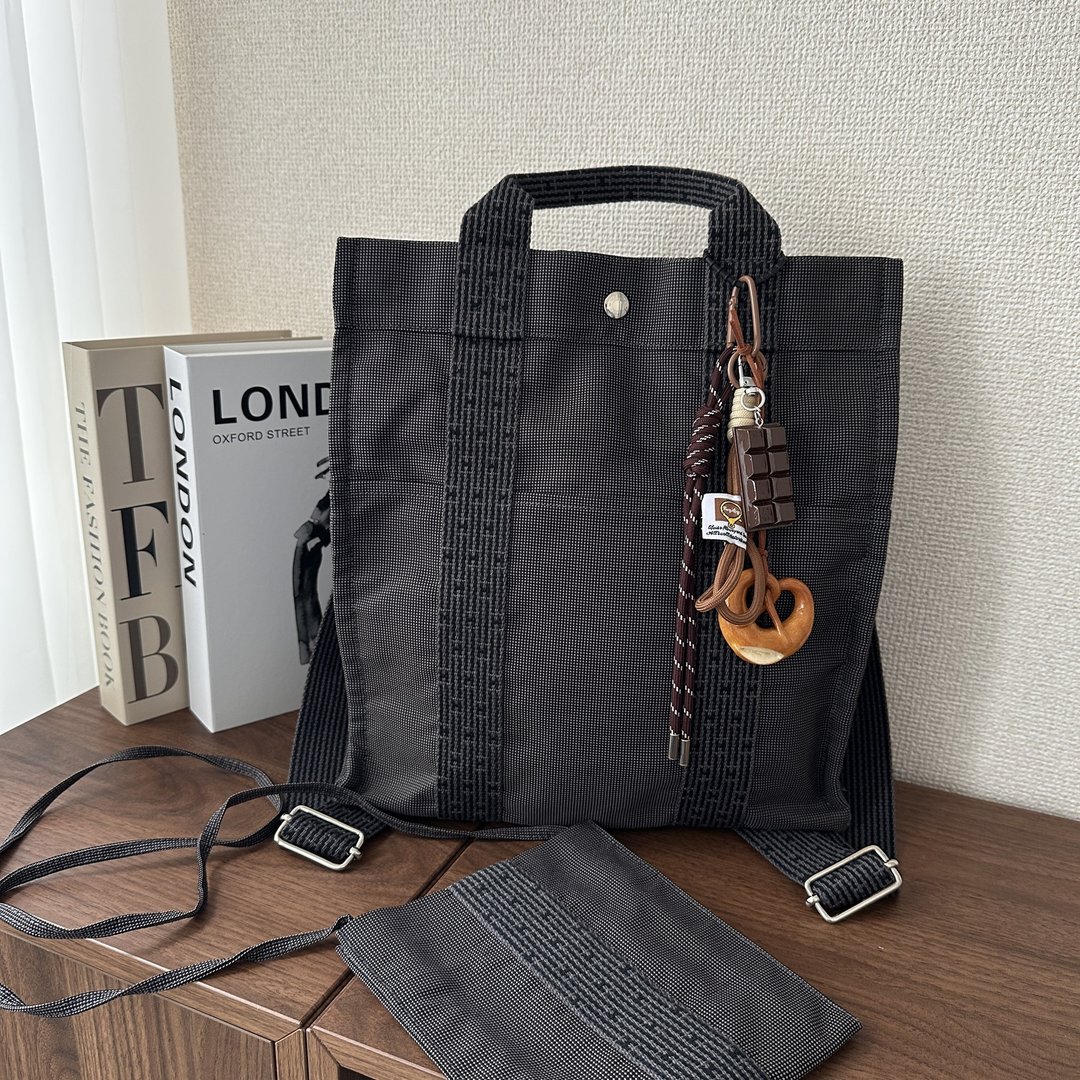 HERMÈS 爱马仕 Herline 灰色 帆布 后背包 - 后背包/双肩包 - 棉．麻 灰色
