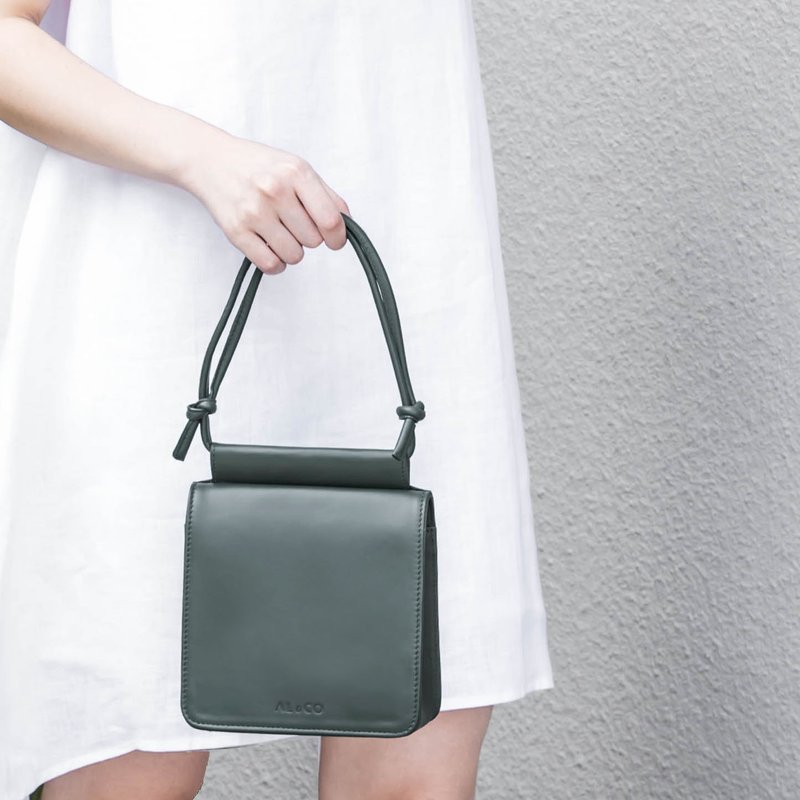 Hayden Leather Flap Bag in Dark Green - 侧背包/斜挎包 - 真皮 绿色