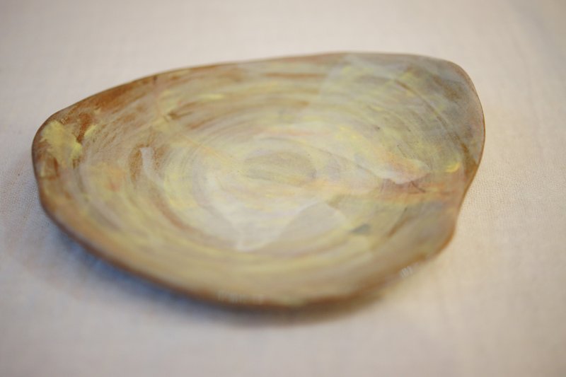 手捏粉引 黄叶小碟  Ø 10.5cm  点心盘 饰物盘 - 咖啡杯/马克杯 - 陶 金色