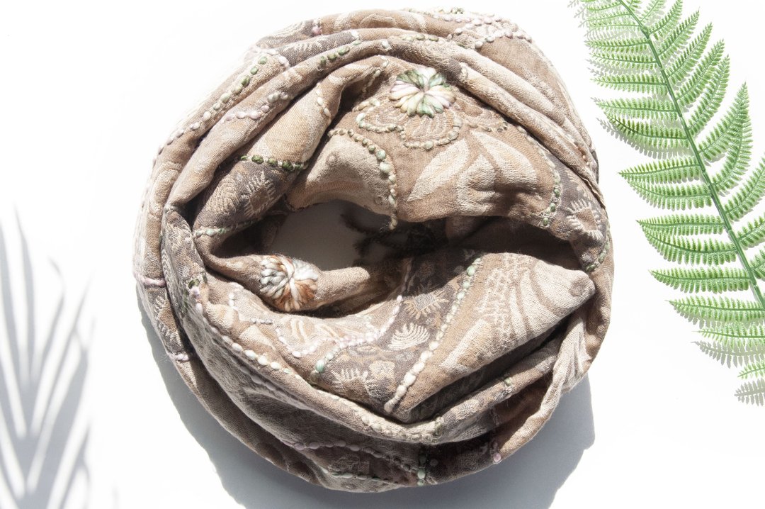 喀什米尔Cashmere/水煮羊毛披肩/针织围巾/刺绣围巾/羊绒披巾-花 - 围巾/披肩 - 羊毛 卡其色
