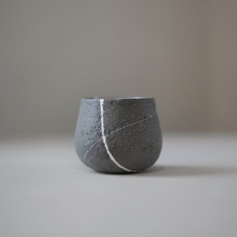 Stillness Pebble 陶瓷花岗鹅卵石头小茶杯 010 - 茶具/茶杯 - 陶 灰色