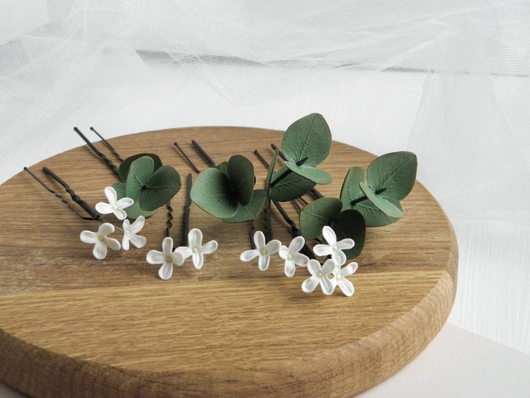 Eucalyptus hair piece White small flowers hair pins Wedding headpiece for bride - 发饰 - 植物．花 绿色