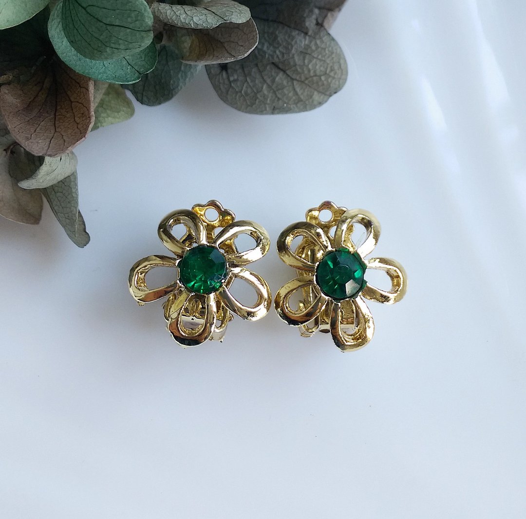 【西洋古董饰品 】小巧 可爱 小绿花 夹式耳环 - 耳环/耳夹 - 其他金属 金色