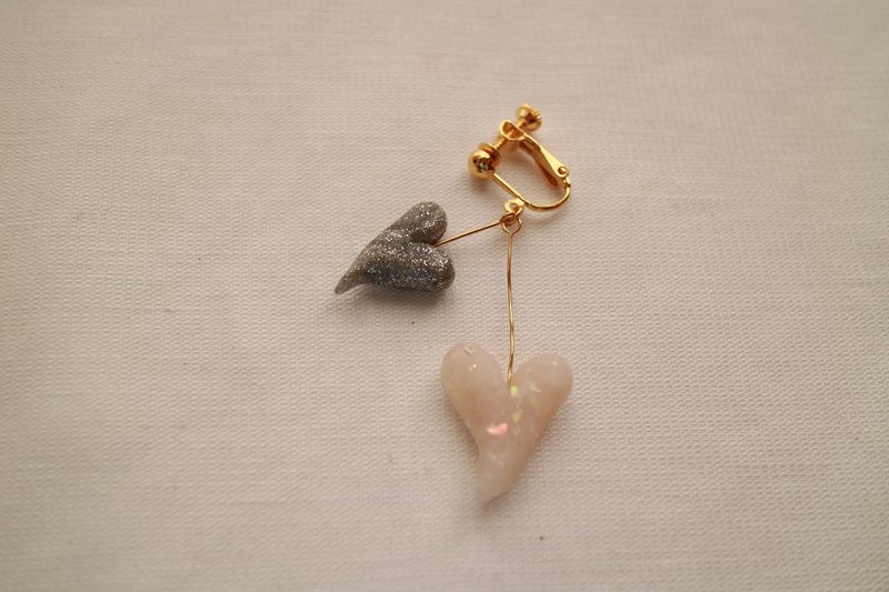Baum Heart Clip-On Silver x White - 耳环/耳夹 - 粘土 银色