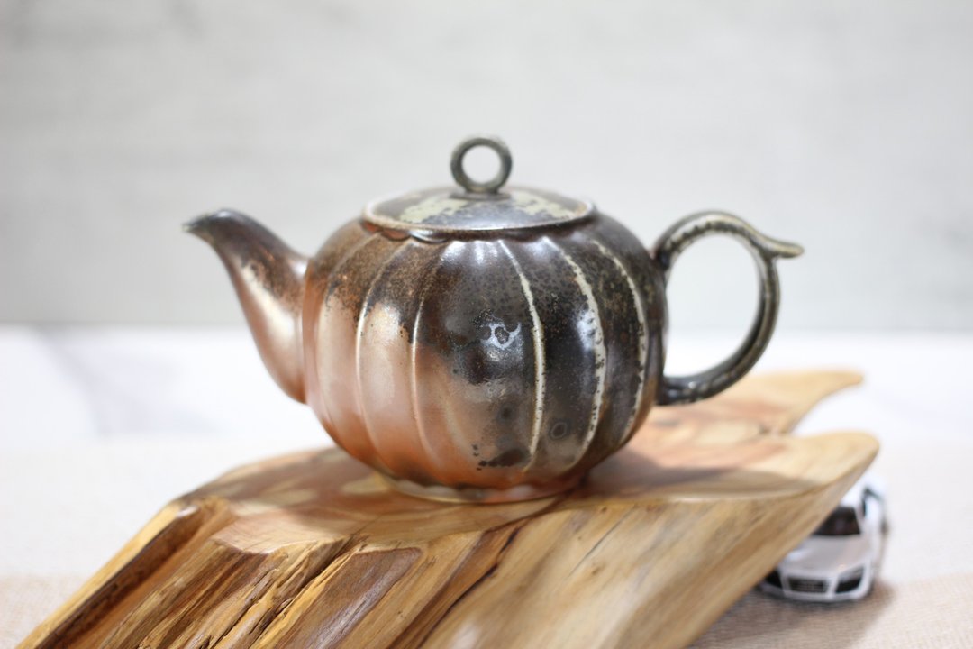 【送礼好物】240ml 柴烧茶壶 天然落灰 曲纹壶 名家叶敏祥作品 - 茶具/茶杯 - 瓷 