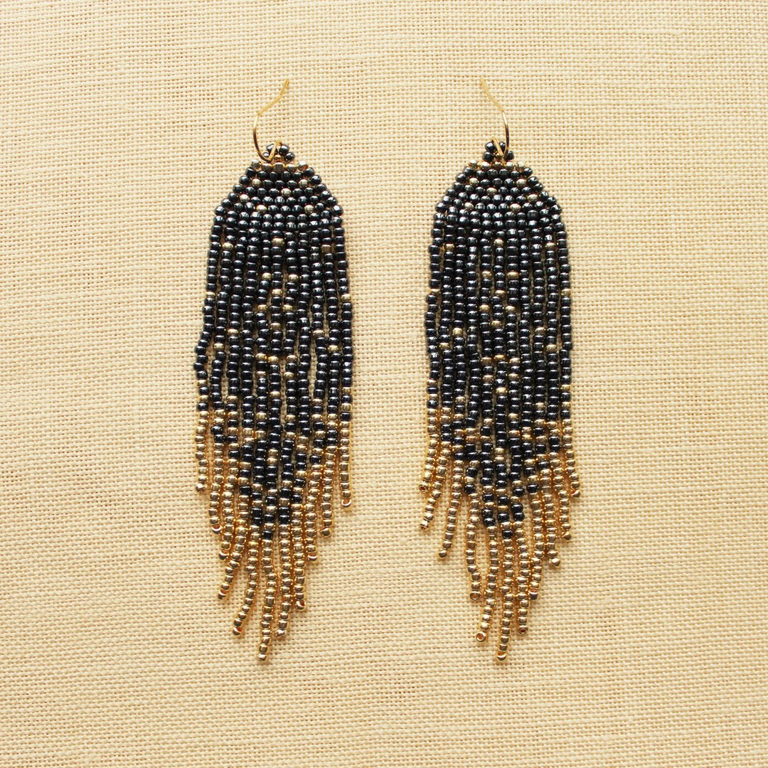 Charcoal beaded fringe earrings Gold seed bead earrings Fringe Dangle - 耳环/耳夹 - 玻璃 灰色