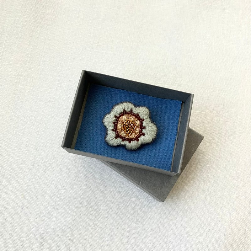 胸针/手工刺绣/2025花痴002/1 件 - 胸针 - 其他材质 绿色