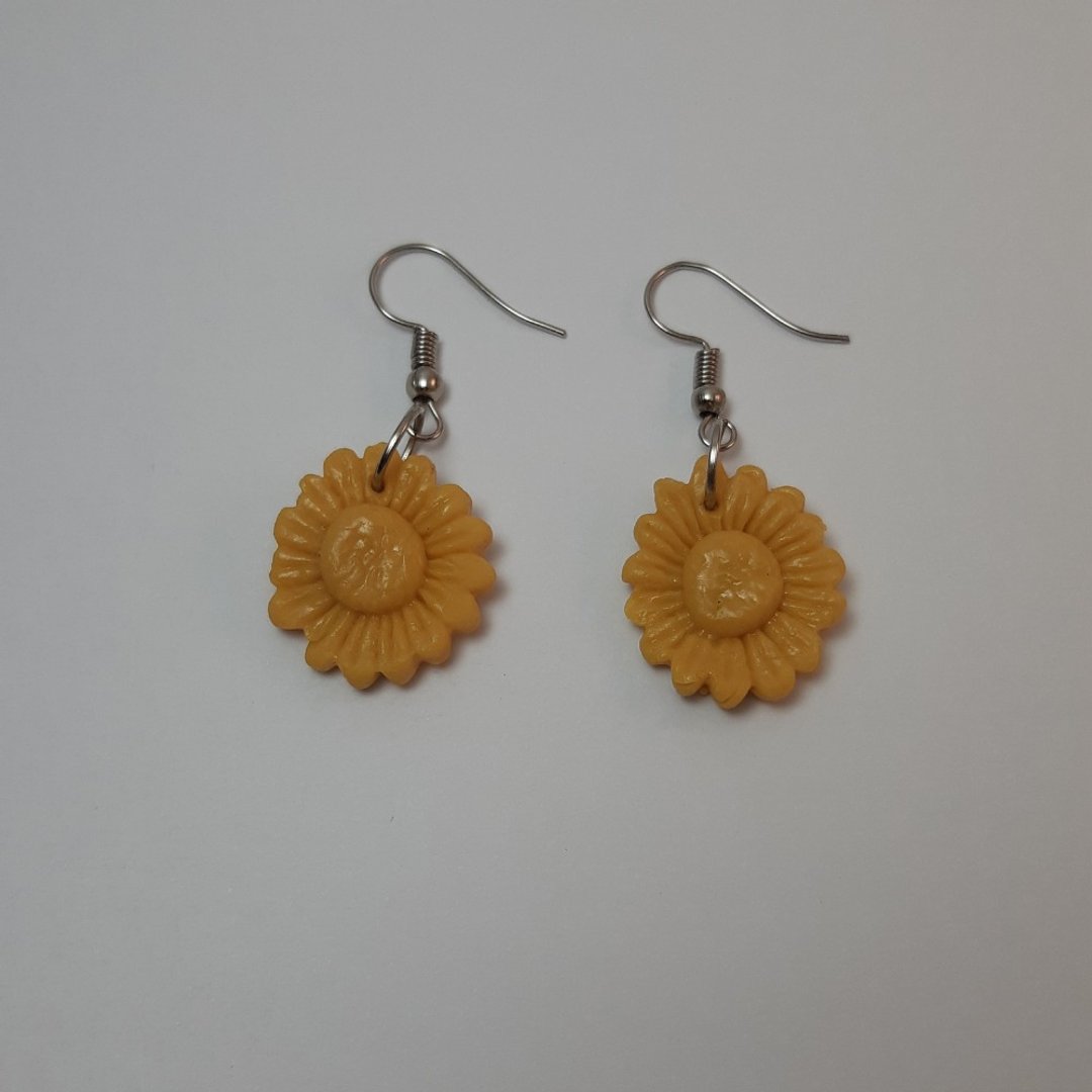 Yellow Sunflower Earring Handmade Air Dry Clay Eco Friendly Stainless Wire Hook - 耳环/耳夹 - 粘土 