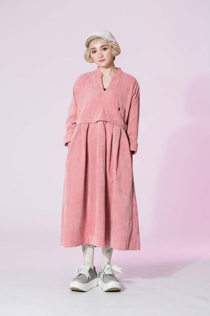 :EMPHASIZE左胸口袋复古高腰灯芯绒七分袖洋装-梅粉色 - 洋装/连衣裙 - 其他材质 粉红色