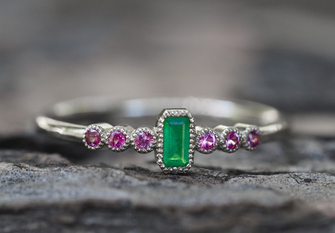 Color contrast ring with emerald and sapphires - 戒指 - 贵金属 金色