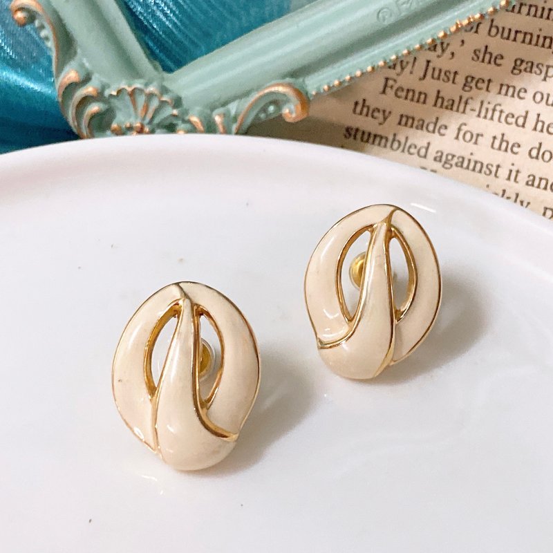 【西洋古董饰品】Monet 极美优雅奶油珐琅工艺 金边 耳环 耳针 - 耳环/耳夹 - 贵金属 金色