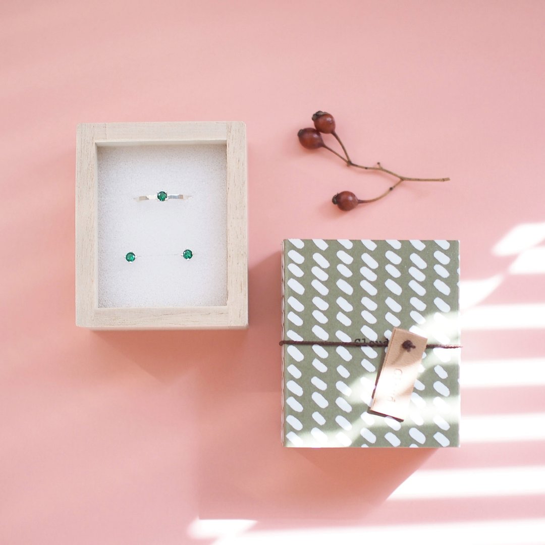 2-piece set) One grain emerald earrings &amp; ring Silver 925 - 耳环/耳夹 - 其他金属 绿色