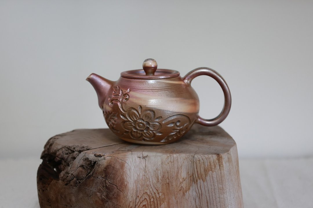 柴烧茶壶/唐文牡丹雕纹/180ml/泷间拾光 - 茶具/茶杯 - 陶 