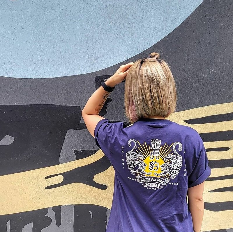 本土经典  【龙虎豹 】 短䄂 T-Shirt 深蓝色 - 中性连帽卫衣/T 恤 - 棉．麻 蓝色