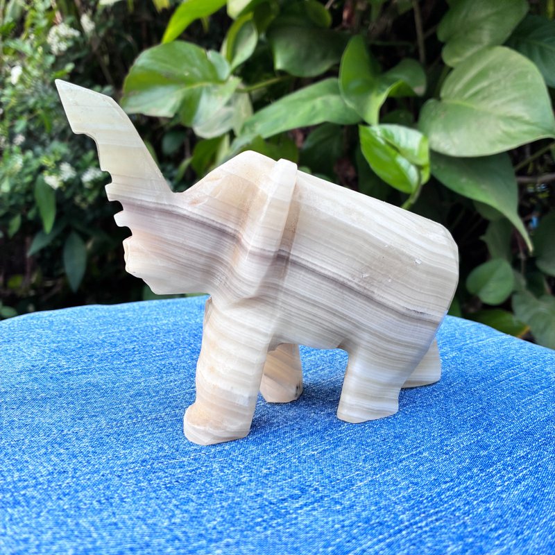 复古手工雕刻奶油色大象玛瑙石动物雕像鼻子向上 - 摆饰 - 石头 灰色