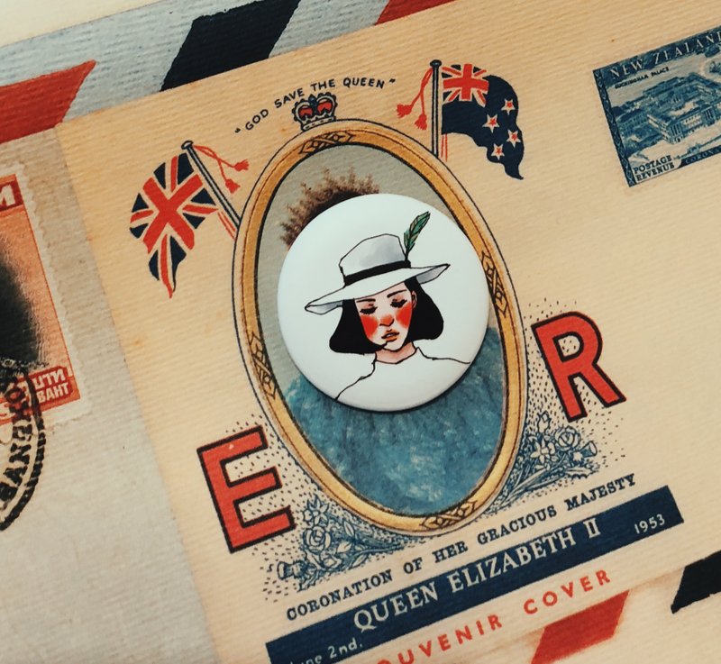 远行女孩徽章 - 徽章/别针 - 塑料 白色