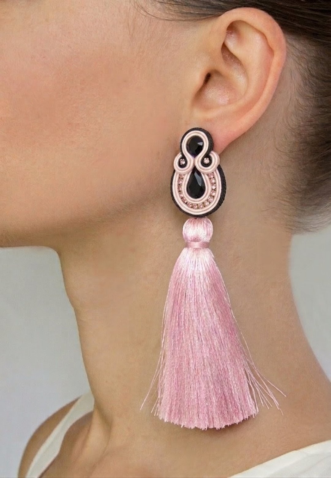 粉色 Soutache 流苏耳环、长款轻盈重点耳环 - 耳环/耳夹 - 其他材质 粉红色