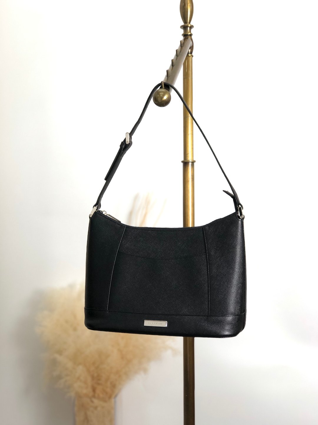 【 日本直送 名牌中古包 】BURBERRY 巴宝莉 侧背包 黑色 Logo 皮革 vintage 古董 老品 ph73yp - 侧背包/斜挎包 - 真皮 黑色