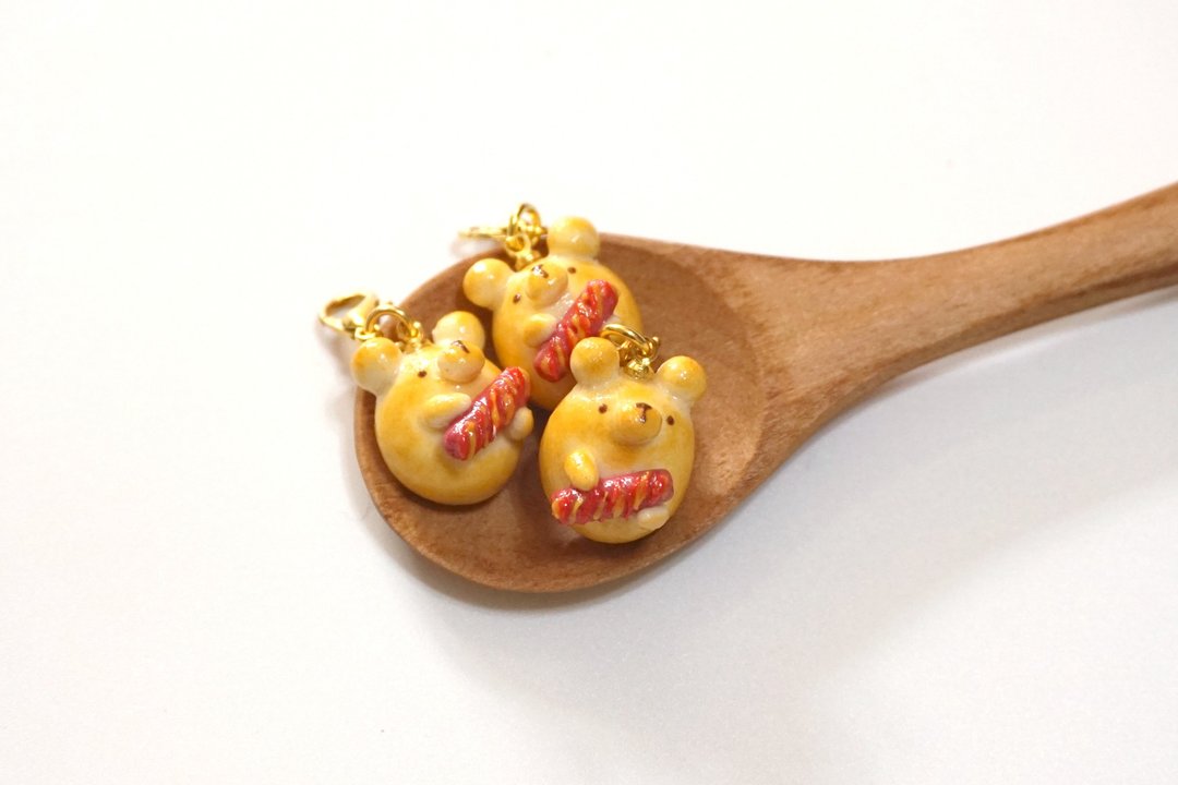 HealingKuma Collection 小熊热狗包挂饰 | 仿真迷你食物钥匙扣 - 吊饰 - 粘土 咖啡色