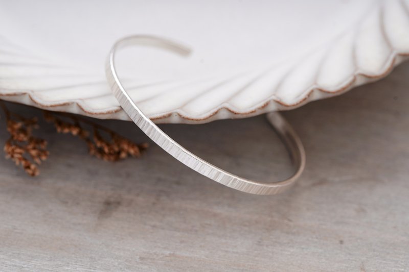 ni.kou 纯银 / 黄铜 皱褶 开口 手环 - 手链/手环 - 其他金属 