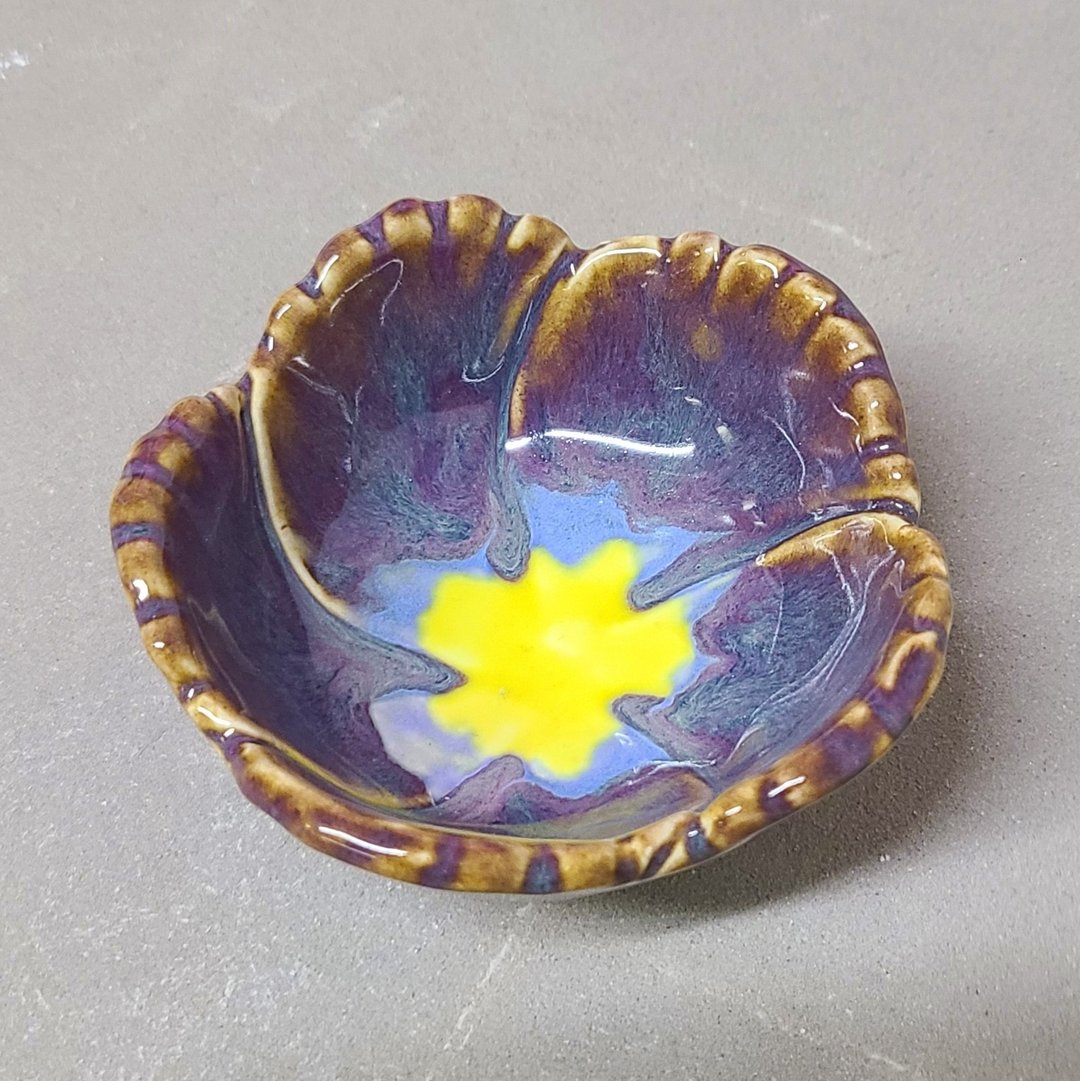艺术流釉花形渍物食品盆饰品盆 - 浅碟/小碟子 - 陶 紫色