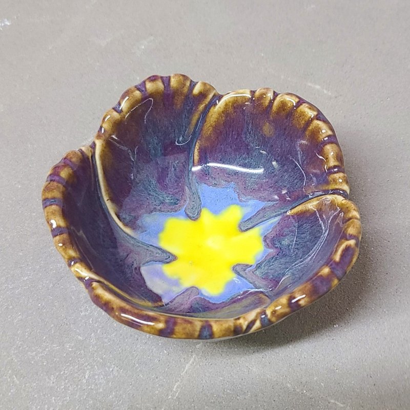 艺术流釉花形渍物食品盆饰品盆 - 浅碟/小碟子 - 陶 紫色