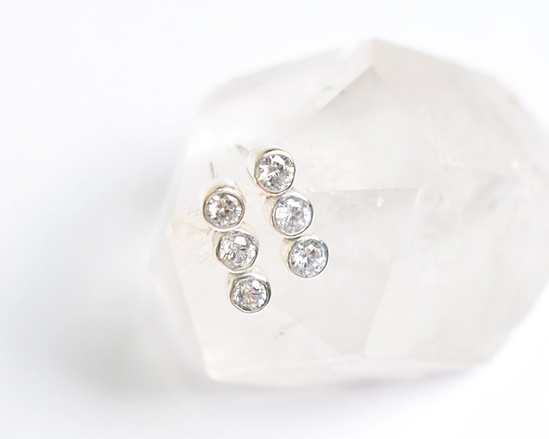 Cubic zirconia Silver earrings Silver925 - 耳环/耳夹 - 宝石 白色