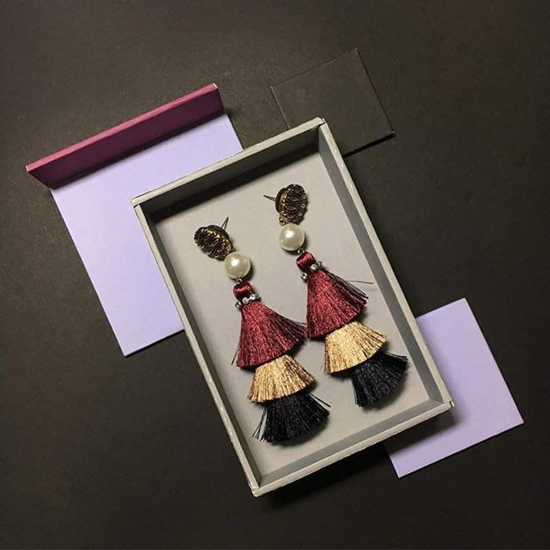 earrings : 3rd tassel red + gold + black - 耳环/耳夹 - 纸 红色