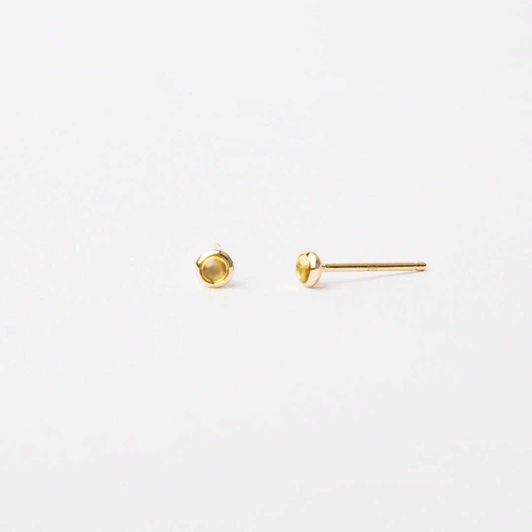 迷你天然黄色刚玉包镶 黄宝 纯 14K 金耳环 2.5mm - 耳环/耳夹 - 宝石 黄色