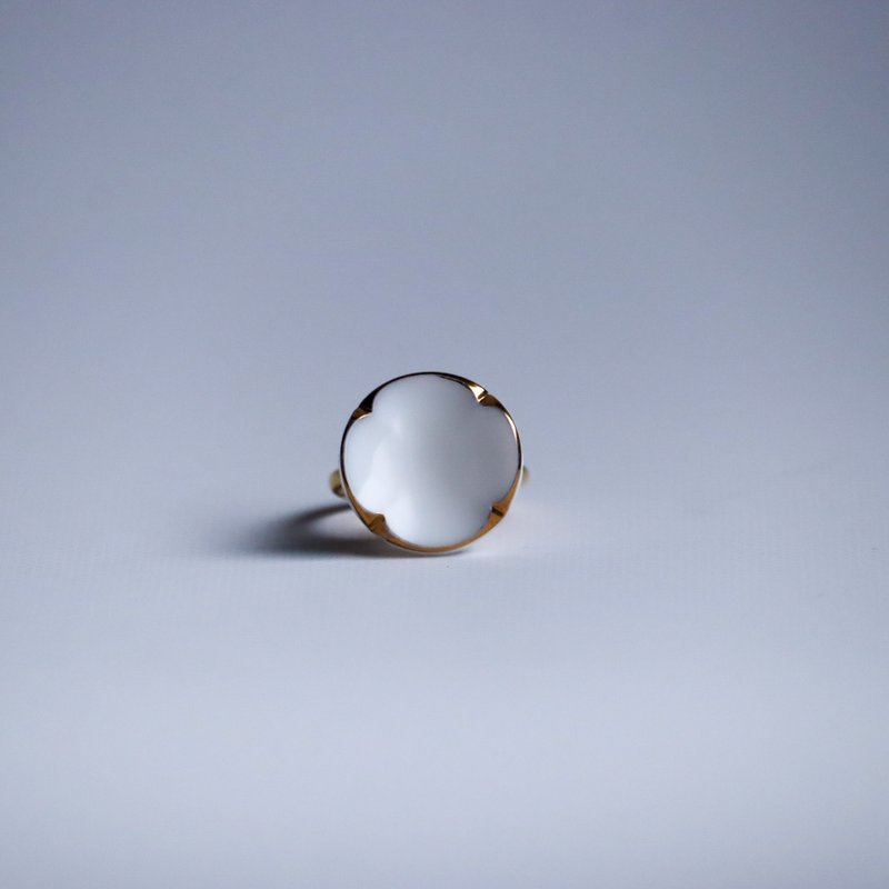 【戒指】花朵 / 白色 - 戒指 - 玻璃 白色