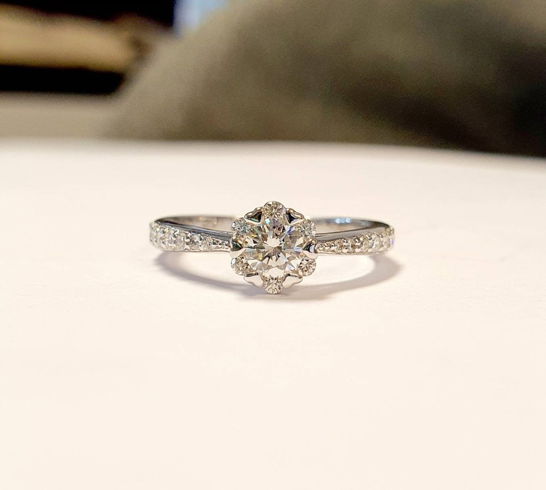 18K White Gold Natural Diamond Ring - 戒指 - 其他金属 白色