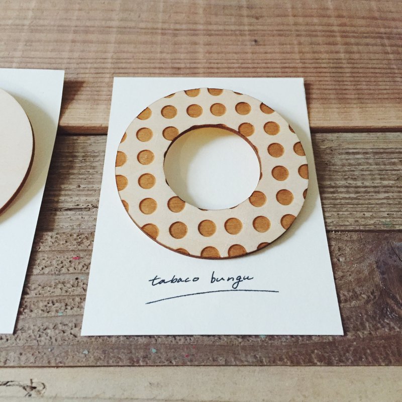 点球木胸针 - 胸针 - 木头 白色