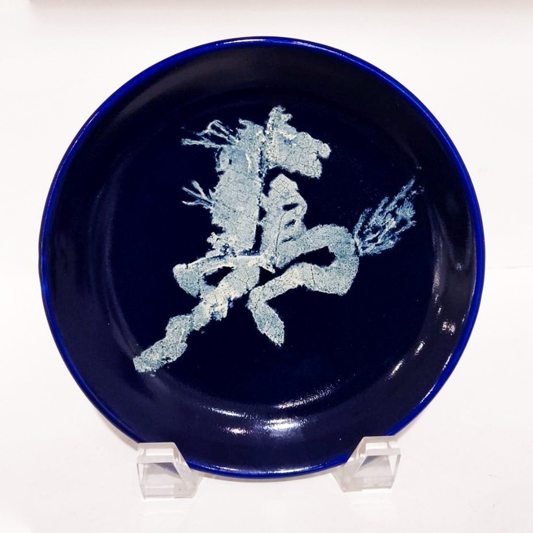 【新年送礼】金叶骏马 木叶蓝晶盘 摆饰 装饰 手作 马年 入厝礼 - 摆饰 - 陶 蓝色