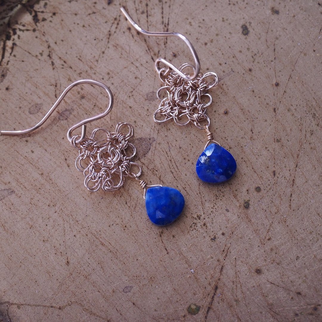天然青金石 手工勾织 小花耳环 Lapis Lazuli Crochet Jewelry - 耳环/耳夹 - 半宝石 蓝色