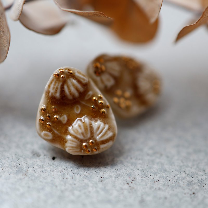 琥珀色花纹鹅卵石陶制耳环 - 耳环/耳夹 - 陶 咖啡色