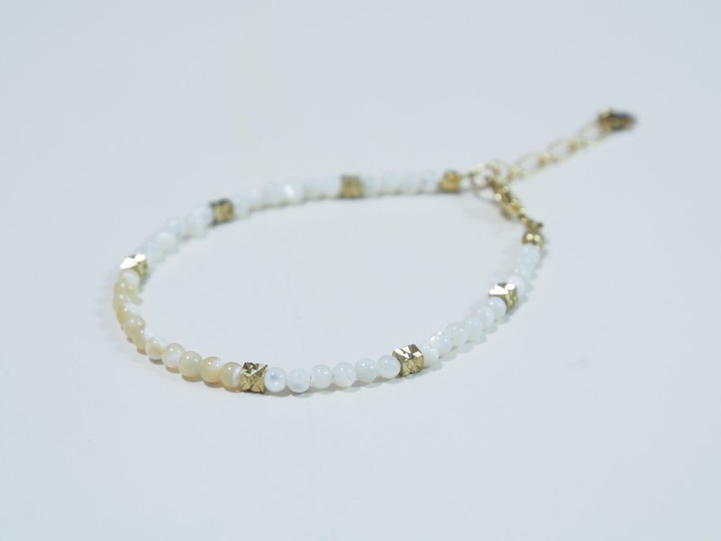 -- la-joie -- 雅典托拉斯 + 白贝壳&黄贝壳 ///天然石x手链/// - 手链/手环 - 宝石 