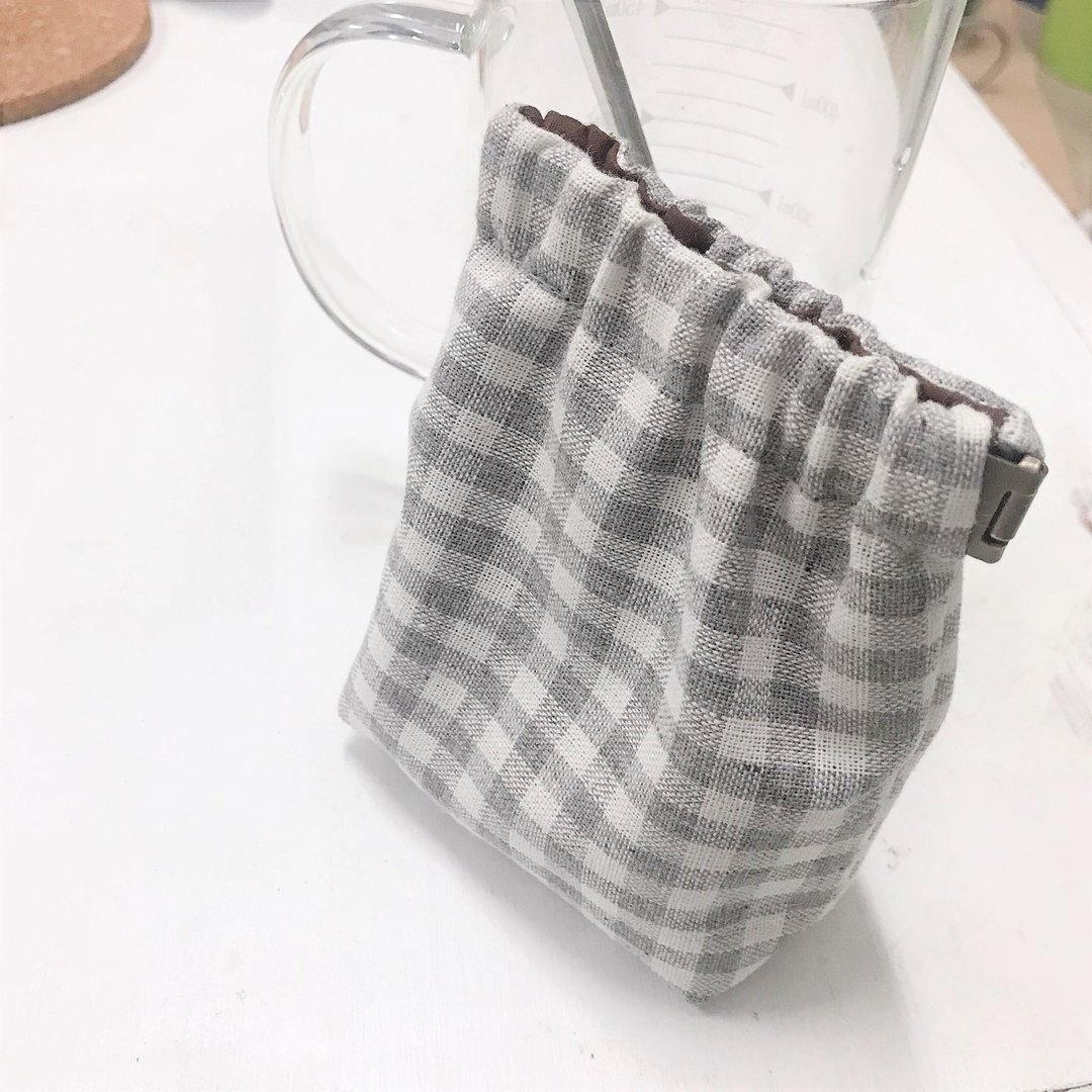 弹片口金包-先染后织绵小物收纳:充电线、化妆品、饰品、耳机线 - 化妆包/杂物包 - 棉 灰色