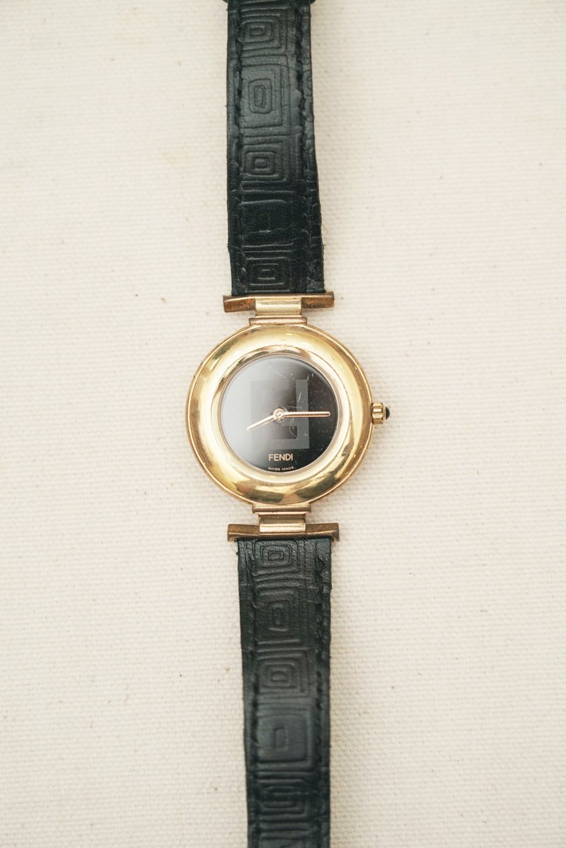 A ROOM MODEL - Vintage Fendi 大圆框黑面古董表 - 女表 - 贵金属 金色