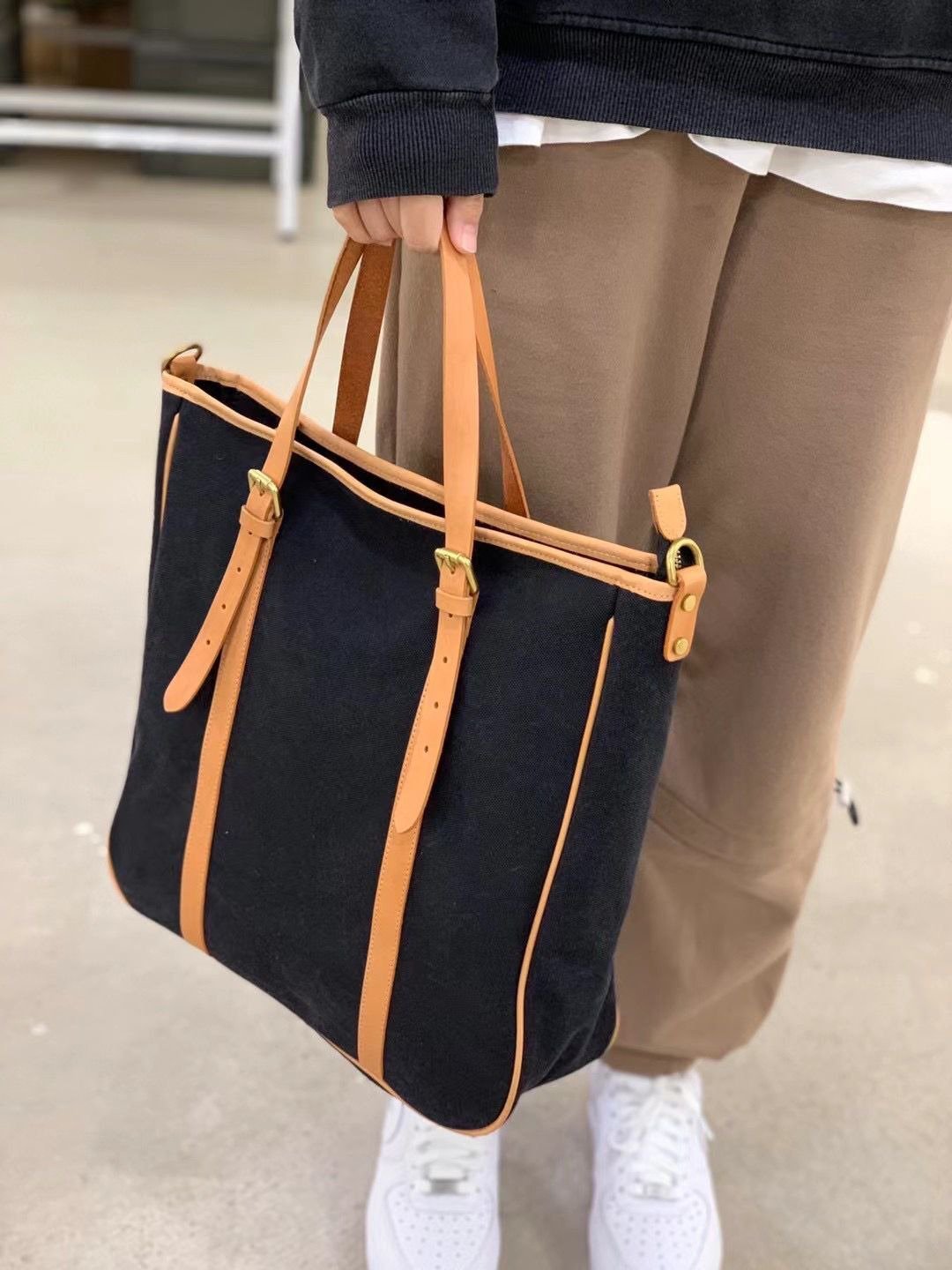 手提斜挎帆布包+植鞣牛皮/托特包/手提包/Tote/黑色 - 手提包/手提袋 - 真皮 黑色