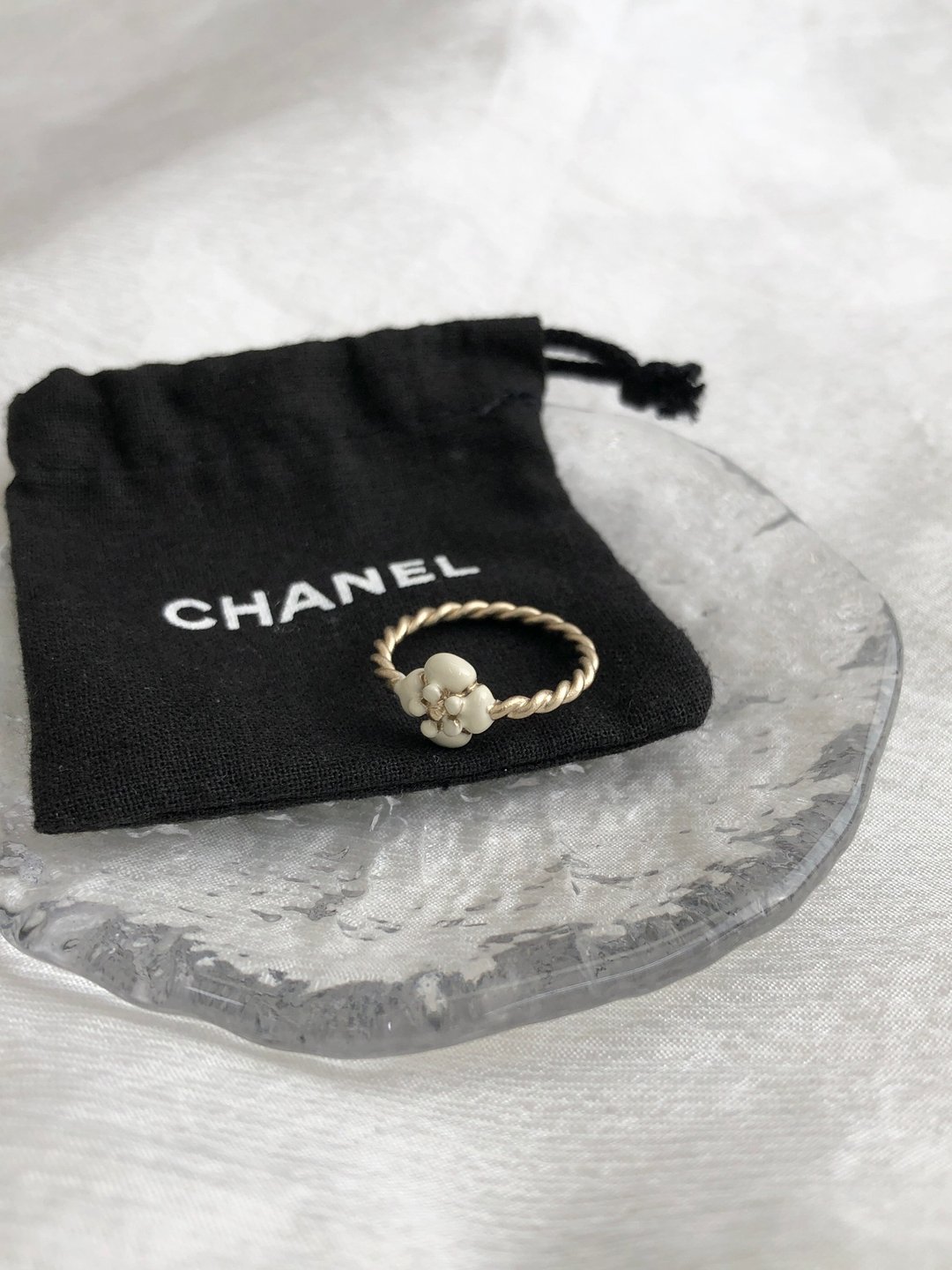 【VintageShop solo 日本直送 中古包专卖店】CHANEL 香奈儿 戒指 复古金色×白色 山茶花 扭纹 复古 经典 5ur5fy - 戒指 - 其他材质 金色