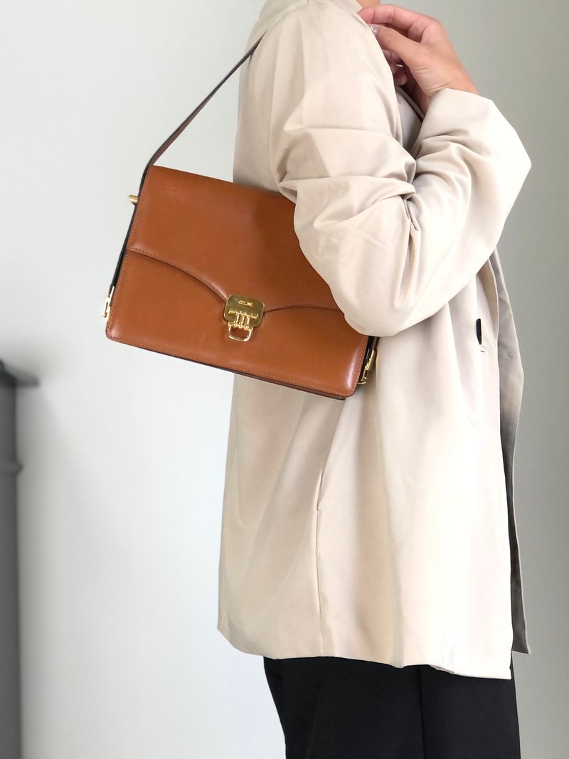 【VintageShop solo 日本直送中古包专卖店】CELINE  સરીન 侧背包 棕色 马衔扣 皮革 vintage 老品 zjkkfe - 侧背包/斜挎包 - 真皮 咖啡色