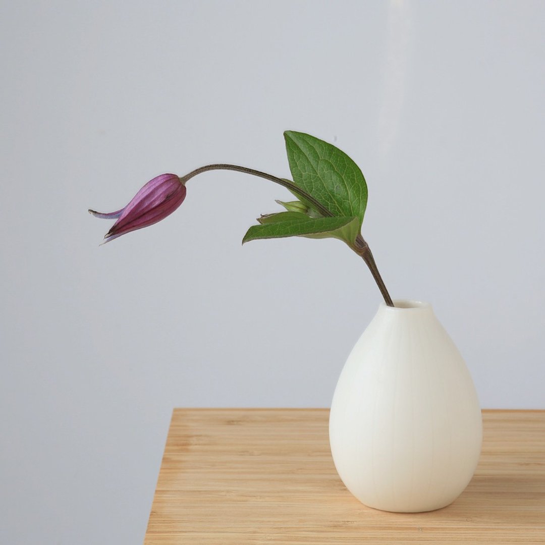 白色瓷器手工花瓶 日本制 - 花瓶/陶器 - 瓷 白色
