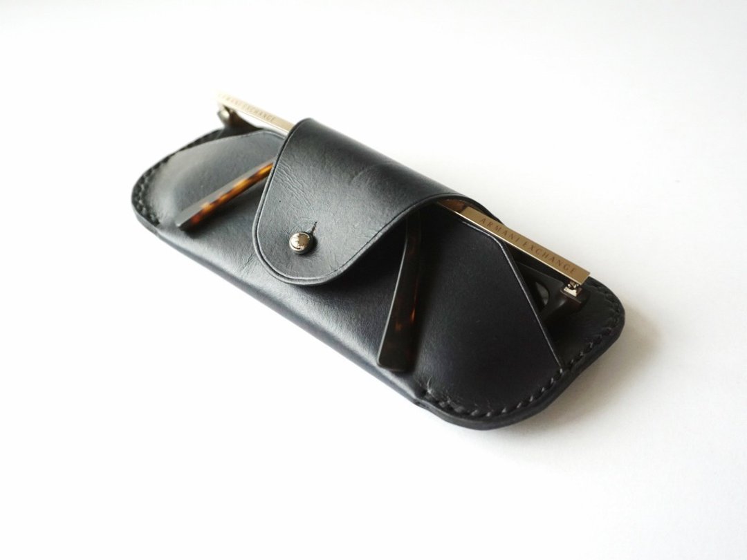 Customized Gift Sunglasses Case in Black leather / spectacle case - 墨镜 - 真皮 黑色