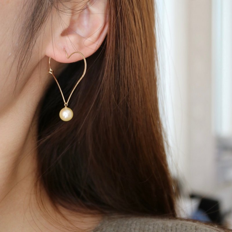 最后一件 7.5mm天然色akoya珍珠 10k爱心耳环 珍珠耳环 - 耳环/耳夹 - 珍珠 黄色