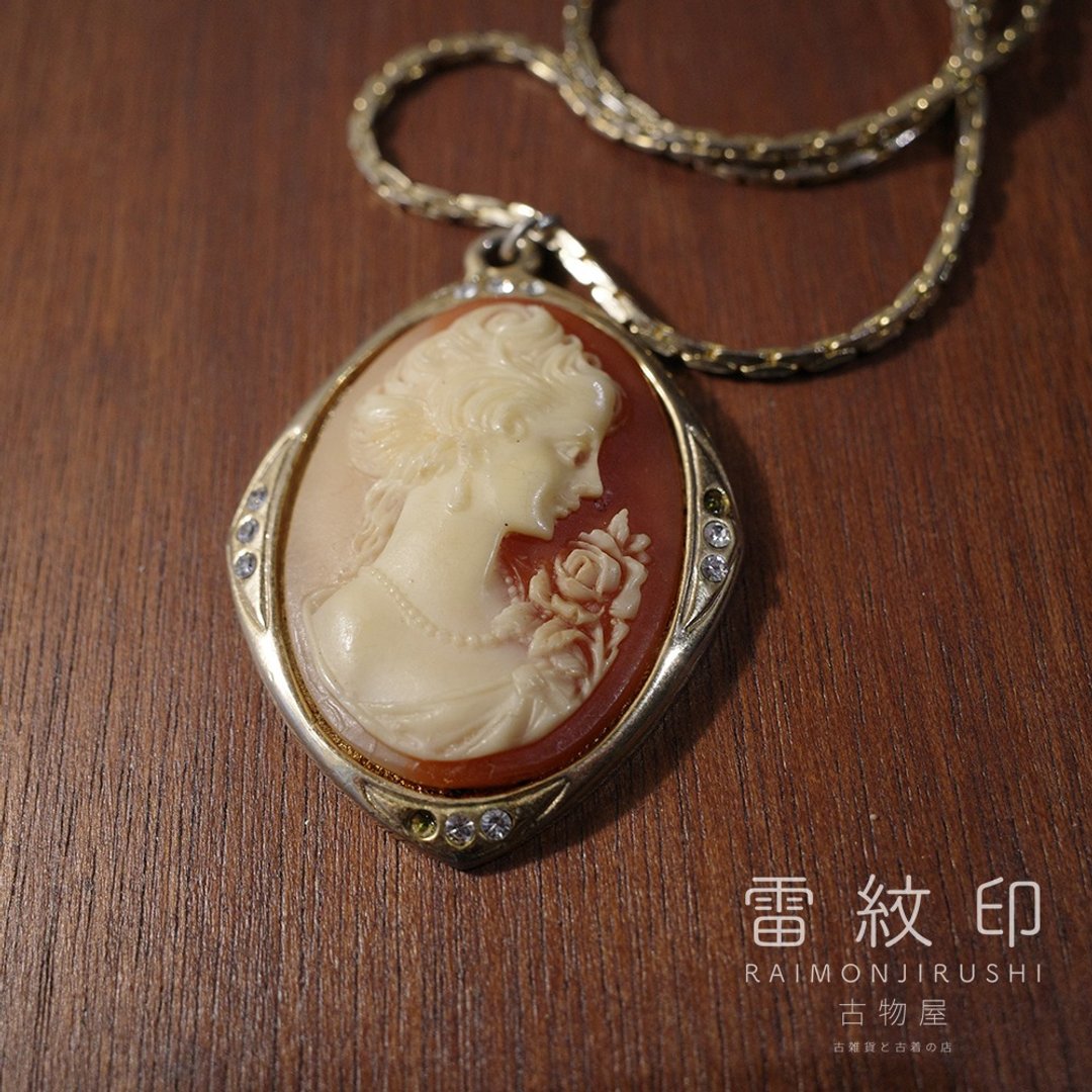 仿贝壳浮雕 欧风 水钻镶嵌 仕女侧面像 古董项链 古董首饰 - 项链 - 压克力 白色
