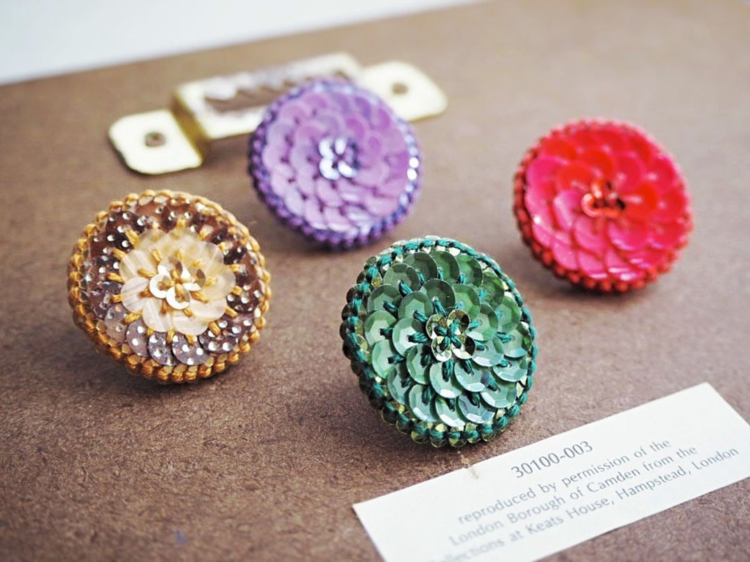 Made-to-order earrings - 耳环/耳夹 - 其他材质 金色