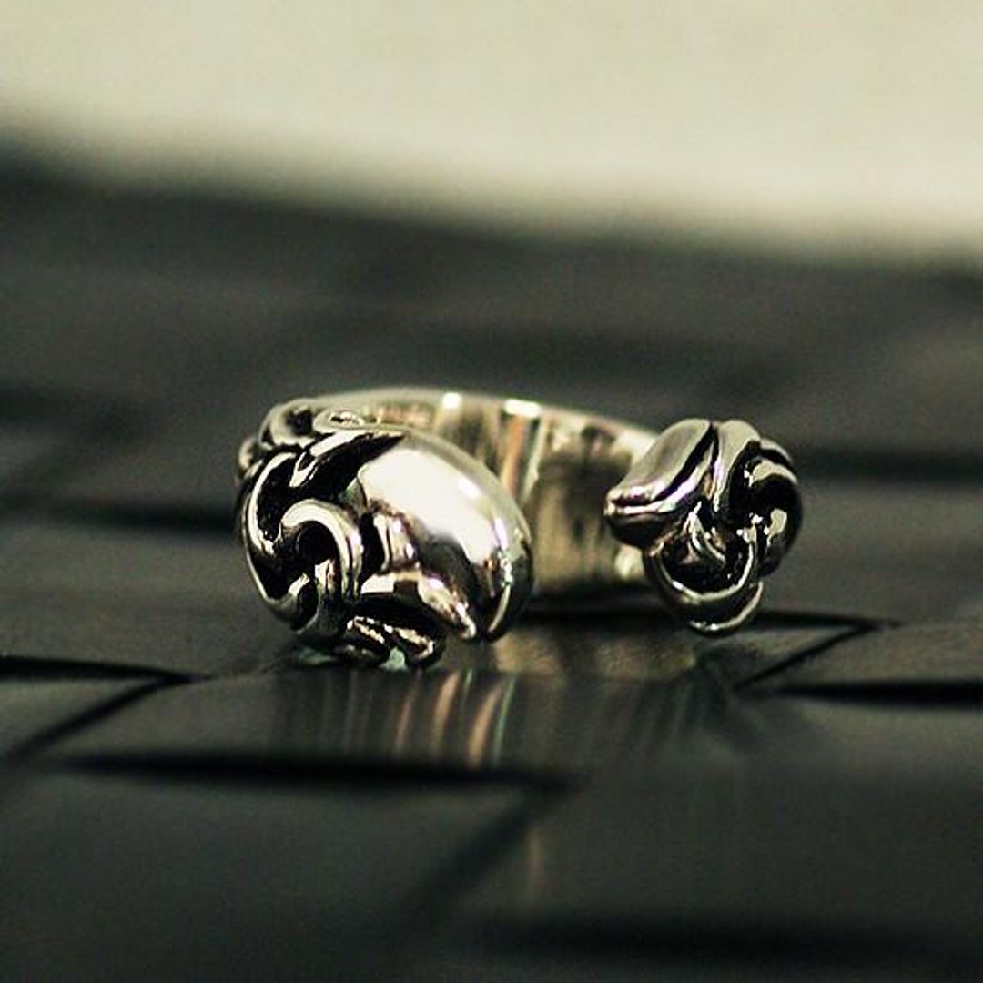 Chubby round arabesque ring [Free shipping] The three-dimensional and smooth curve of the thickest part is 3 mm, and the cute ring is decorated with arabesque. - 耳环/耳夹 - 其他金属 